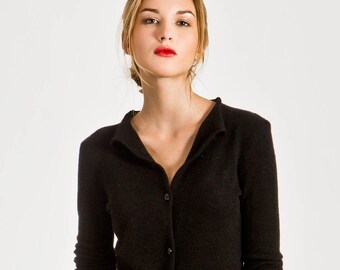 cardigan in cashmere, cardigan nero, cardigan corto, giacca con bottoni, maglione in lana cashmere, cardigan in maglia da donna, abbigliamento sostenibile