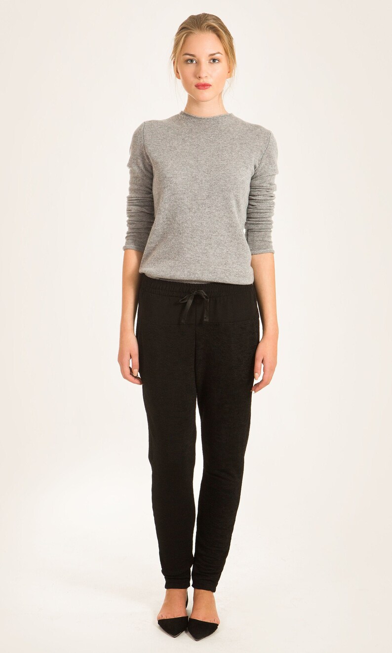 Cashmere jumper for women KAREN by Krista Elsta combines timeless design with luxurious softness for everyday comfort.
