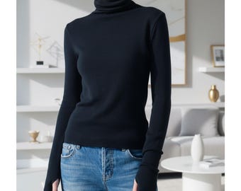 Zwarte merinowol coltrui, getailleerde slanke gebreide trui dames, fijngebreide trui, klassieke minimalistische coltrui, luxe wintertop