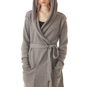 Wrap cardigan with belt made of cashmere