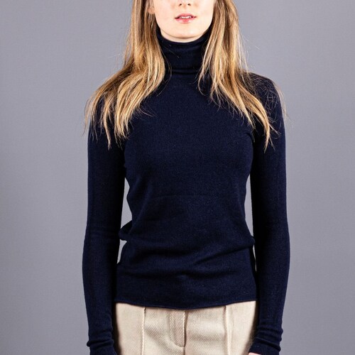 Cashmere sweater, Turtleneck sweater, Cashmere jumper women, Cashmere pullover, Long roll neck sweater, Natural black shops thin knit sweater