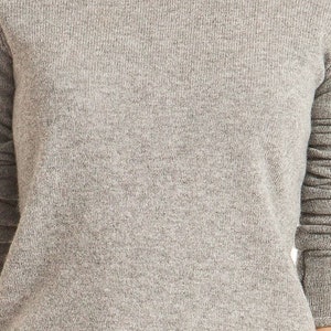 Cashmere jumper for women KAREN by Krista Elsta combines simplicity and elegance with the soft luxury of cashmere.