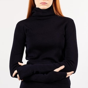 タートルネックセーター - L、XL - ネイビー（濃紺）のハイネックセーター、メリノウール100%、親指を通せる穴付きのフィット感のあるロールネックセーター