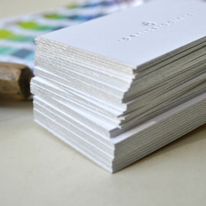 200 cartões de visita tipográficos personalizados, pintura de borda prateada, coloração de borda dourada, uma cor de tinta; cartões telefônicos tipográficos com pintura nas bordas