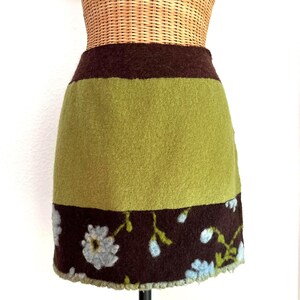 Walkrock Wollrock-Walklodenrock Blume Kiwi mit braun