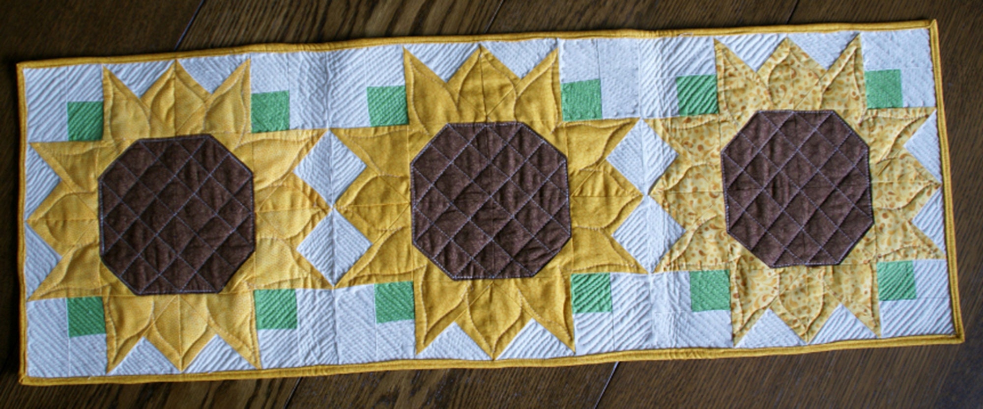 PDF Pattern - Sweet Sunflower Table Runner - Etsy