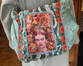 Buiktas crossbody tas Frida motief stoffen tas turquoise blauw cadeau heuptasje schoudertas handtas tasje heuptas