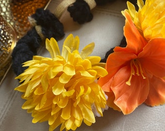 Haarkranz Haarkrone auf Wollzopf  Blumenkranz Blumenkrone für Oktoberfest  Weinfest Haarreif mit Seidenblumen Stoffblumen Orange Gelb Tiara