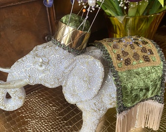 Nadelkissen Elefant Nähen DIY Nähtier Ouilten und Nähen Nähutensilien Kurios und edel Geschenk Opulent und ausgefallen Valentingeschenk