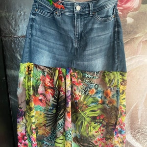 Saia jeans upcycling re-working saia palmeiras urbanas saia jeans exclusiva floral boho