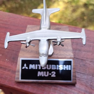 MU-2 Mitsubishi MU2 Airplane Desktop  Wood Model Regular perfect used condition