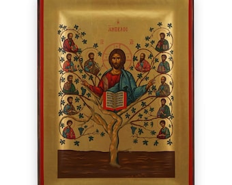 Pode incluir: Ícone religioso com uma figura central rodeada por figuras menores num desenho de árvore, sobre um fundo dourado. O ícone é emoldurado em madeira escura com uma borda interna vermelha. A obra de arte inclui texto na parte superior. Objeto religioso.