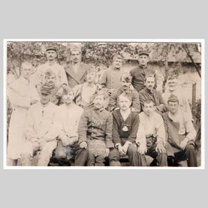 Vintage wwi real photo postcard - Wounded French soldiers military hospital army - Antique rppc greeting card ca 1915 - Info on reverse