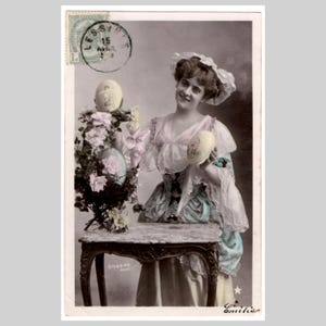 Cartolina d'epoca con foto di Pasqua - Donna con uova di Pasqua - Antica cartolina d'auguri francese dipinta a mano in stile rppc, circa 1910