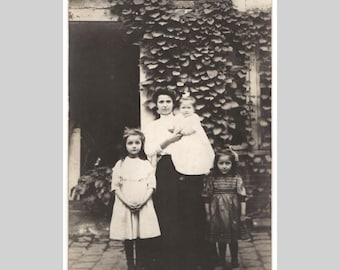 Antike französische ppc - Frau Dame Mädchen Mutter Töchter - Vintage private echte Foto Postkarte ca1915