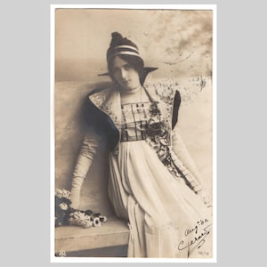 Antigo cartão postal com foto real de Cleo de Merode - Belle époque dançarina bailarina glamour - rppc vitoriano 1902