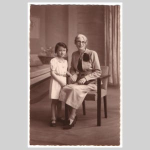 Antique French rppc - Young girl with grandmother pretty art deco dress studio portrait - Vintage private photo postcard ca 1930