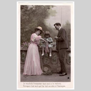 Postal francesa antigua: Familia pescando, con caña de pescar y sombrero, estilo eduardiano, hombre, mujer y niño. Tarjeta de felicitación antigua, ca. 1910.