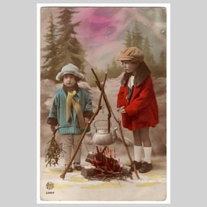 Antieke echte fotokaart - Kinderen meisjes bij een kampvuur art deco - Vintage handgekleurde rppc-wenskaart 1925