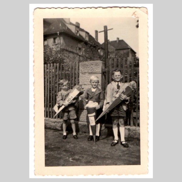 ca 1935 - German children with schultute zuckertute school cone first day of school - Original vintage photo photograph picture snapshot