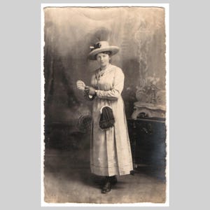 Antique French rppc - Lady woman 1910's beautiful dress hat fashion studio portrait - Vintage private real photo postcard ca 1915