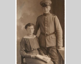 Antieke Duitse rppc - Studioportret van een stel WO I-tijdperk - Vintage privé echte fotokaart ca.1915