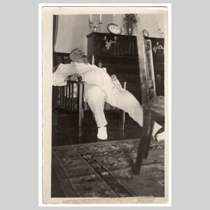 Vintage echte fotokaart - Man viel in slaap in zijn stoel interieur humor grappig rppc - Antieke Franse wenskaart ca 1915
