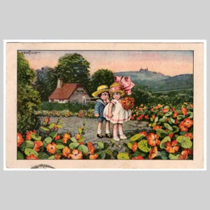 Cartolina d'epoca di Bertiglia - Firmata dall'artista, ragazzo e ragazza con bambini che camminano su un campo di fiori in stile art déco - Antica cartolina d'auguri illustrata italiana del 1922