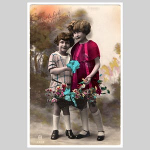 Può includere: Tazza in ceramica bianca con manico nero e la scritta "But First, Coffee" in stile scritto a mano. Capacità di circa 325-440 ml, ideale per caffè o tè.