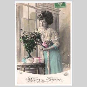 Postal de moda vintage con foto real - Retrato de una joven con cuello de encaje glamuroso - Tarjeta de felicitación antigua alemana teñida a mano de 1913