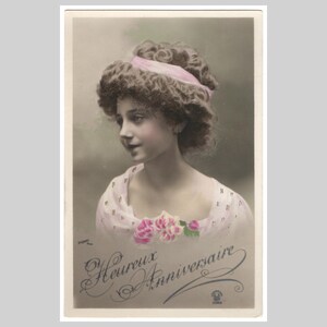 Cartão postal francês vintage com foto real - Retrato de uma linda jovem criança, sem uso - Cartão de felicitações eduardiano rppc antigo, ca. 1905