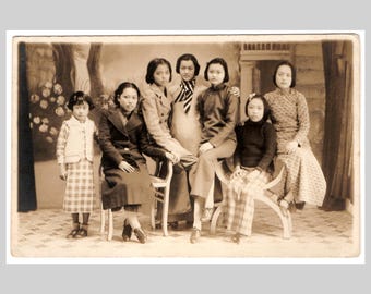 circa 1935 - Ritratto di gruppo in studio di un gruppo di ragazze adolescenti - Foto originale d'epoca