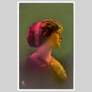 Postal antigua con foto real de una joven - Retrato de mujer con un glamour inusual y vanguardista - Tarjeta de felicitación vintage de RPPC, 1913