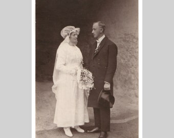 Österreichische RPMC - Paar Hochzeit Hochzeit Braut Bräutigam Portrait Art Deco Ära Mode Leonfelden - Vintage sepia private Foto Postkarte ca 1925