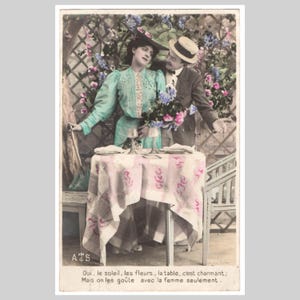 Postal romántica antigua con foto real - Glamorosa cena de pareja - Tarjeta de felicitación francesa eduardiana antigua coloreada a mano (RPPC, 1905)