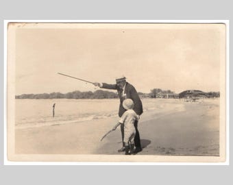 ca 1935 - Father son child beach holiday vacation - Original vintage photo photograph picture snapshot