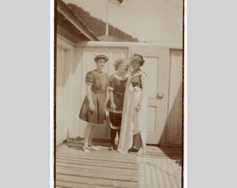 ca 1910 - Damen Frauen Strand Beachwear Bademode Badeanzug Badeanzug - Original sepia edwardianischen Vintage Foto Fotografie Bild Schnappschuss