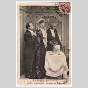 Antieke echte fotokaart - stel eettafel restaurant ober glamour - Antieke Edwardiaanse Franse handgekleurde rppc-wenskaart 1906