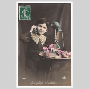 Antike Aprilscherz Echtfoto Postkarte - Junge Fisch Telefon Spitzenkragen Mode - Vintage deutsche Grußkarte ca 1910