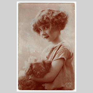 Cartolina d'epoca con cane - Cartolina con foto di bambina in stile art déco - Antica cartolina d'auguri francese in finto seppia rppc del 1925 circa