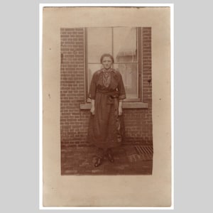 Antique German rppc - Lady woman 1910's period dress fashion portrait - Vintage private real photo postcard ca 1915