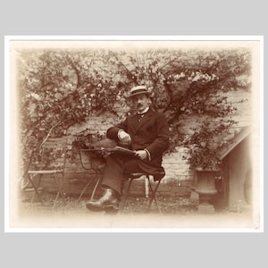 ca 1920 - Fashionable man reading in his garden sepia - Original vintage antique photo photograph picture snapshot