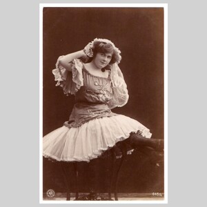 Postal alemana antigua con foto real - Mujer de la moda glamurosa de la Belle Époque - Tarjeta de felicitación vintage eduardiana de 1904