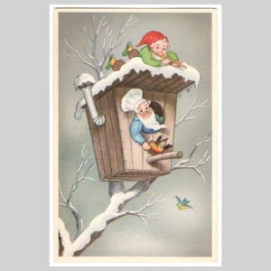 Cartolina d'epoca con gnomi - Casetta per uccelli, litografia inutilizzata - Biglietto d'auguri belga illustrato retrò, circa 1950