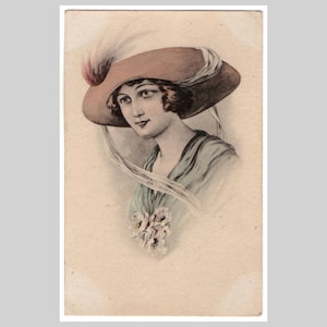 Postal ilustrada antigua: Retrato artístico de una bella joven con sombrero y cinta, estilo glamuroso. Antigua tarjeta de felicitación eduardiana, ca. 1910.