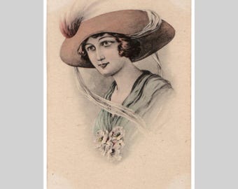 Cartão postal ilustrado antigo - Linda garota retratando arte com chapéu e fita, moda glamourosa - Antigo cartão de felicitações eduardiano, por volta de 1910