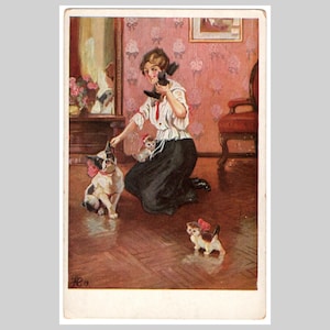 Vintage Katzen und Hunde Postkarte - Frau spielt mit ihrem Haustier - Antike unbenutzte deutsche illustrierte Kunst Grußkarte ca 1915