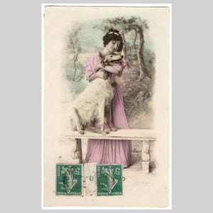 Vintage hond ansichtkaart - vrouw dame windhond art nouveau Franse echte foto ansichtkaart - antieke handgekleurde rppc-wenskaart 1911