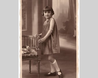Antike belgische ppc - Junges Mädchen Art Deco Porträt - Vintage private echte Fotopostkarte ca1925
