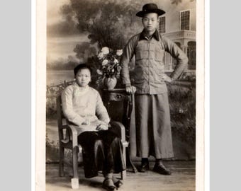 ca. 1920 - Adolescente chino (niño, niña, hermano, hermana) con vestimenta tradicional - Fotografía vintage original
